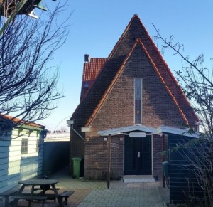 Voorzijde lokaal met blauwe lucht jan 2019 bewerkt klein